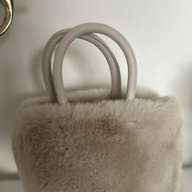 Flauschige kleine Tasche – Beige 