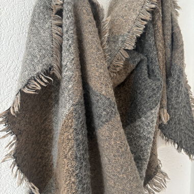 Grande sciarpa in lana beige e grigia