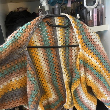 Cardigan court fait main