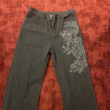  Graphic Baggy jeans 