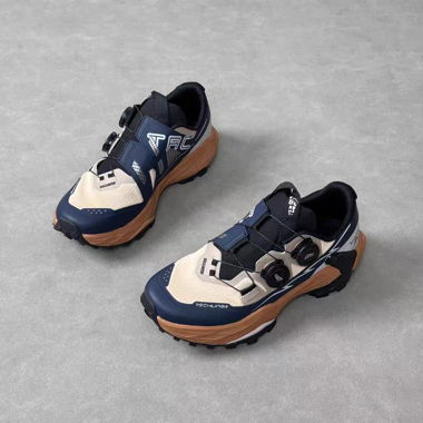 Neue Sneakers, Gr. 43