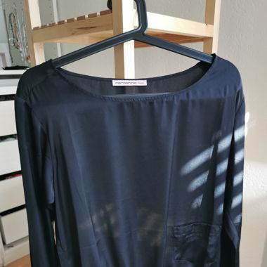 Feiner schwarzer Blusenpullover