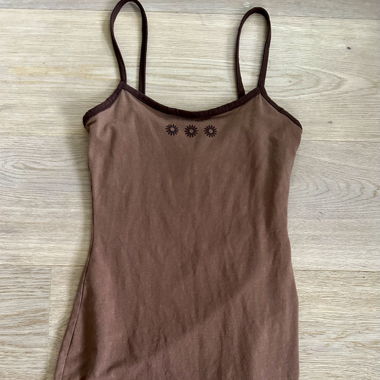 Brown bodycon dress and flower details 