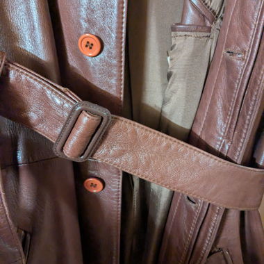 Trench-coat en cuir marron