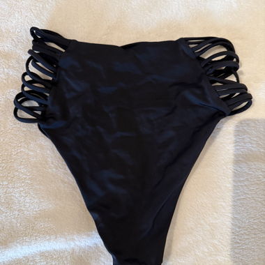 Schwarzer Bikini-Hose
