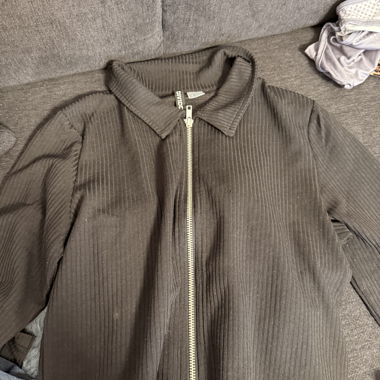 Black Rib Zip Jacket from DIVIDED – Size M