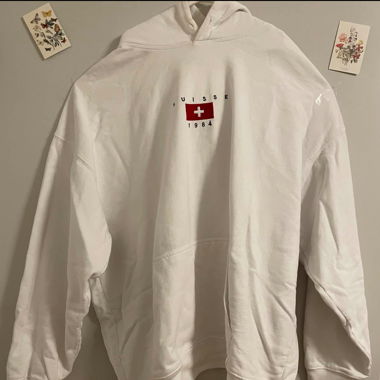 white brandy melville suisse hoodie