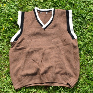 Gilet in maglia marrone a righe