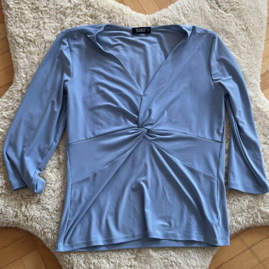 Hellblaues Wickel-Longsleeve 