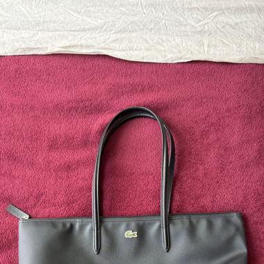 Grosse Lacoste Tasche