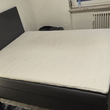 Lit double 180  200 cm avec matelas bon état