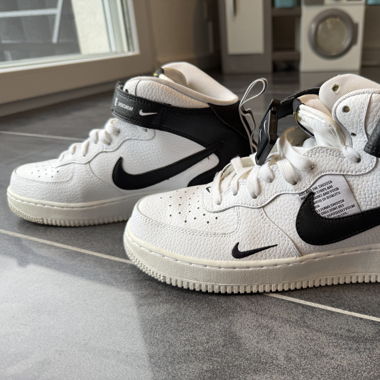 NIKE 42