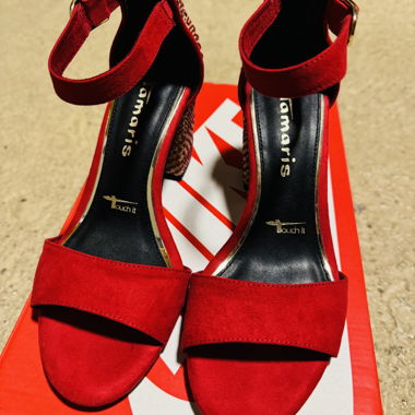 Sandales Tamaris rouges à talon bloc taille 38