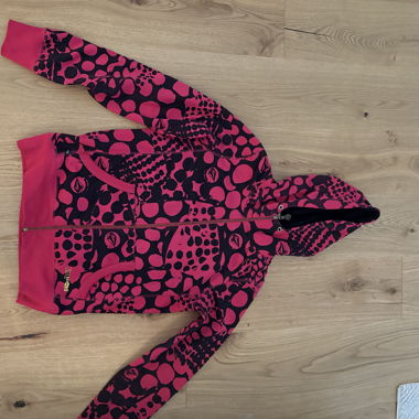 Pull noir et rose 