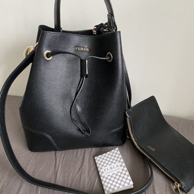 Sac seau noir à bandoulière