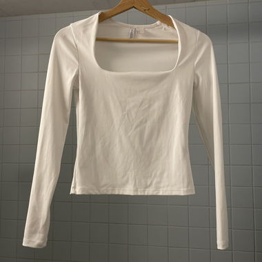 Maglia maniche lunghe bianca con scollo quadrato