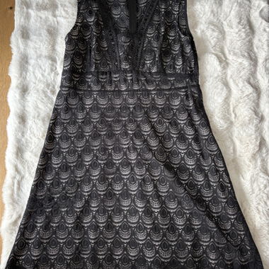 Robe noire en dentelle NAF NAF