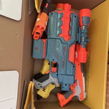 Box mit nerf Blaster