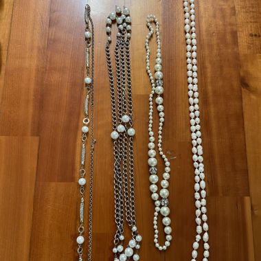 4 pearl necklaces 