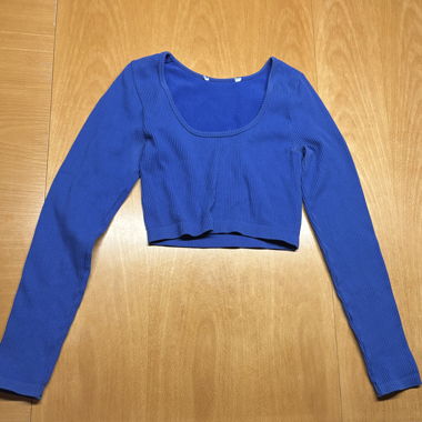 Blaues Crop Top