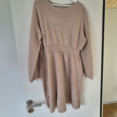 Robe en maille en rose ancien