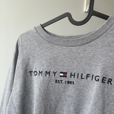 tommy sweater