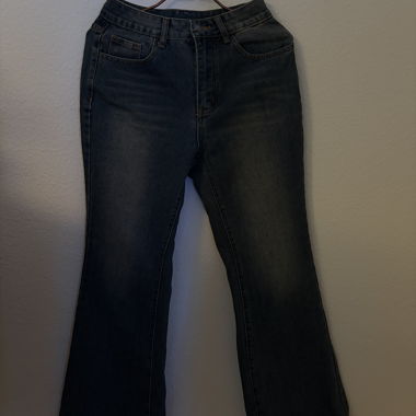 Jeans mit stickereien 