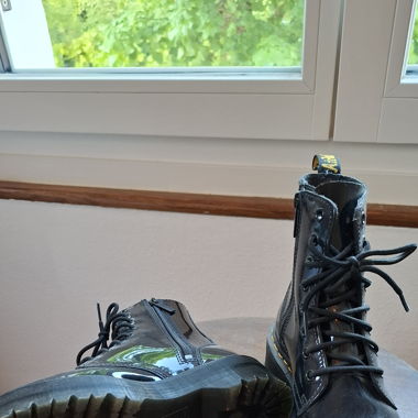 Dr Martens vernis 