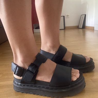 Sandali Dr. Martens