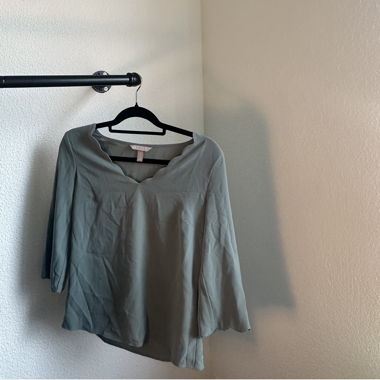 Graue Bluse mit 3/4-Arm