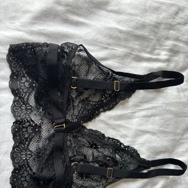 Lace buckle bra 