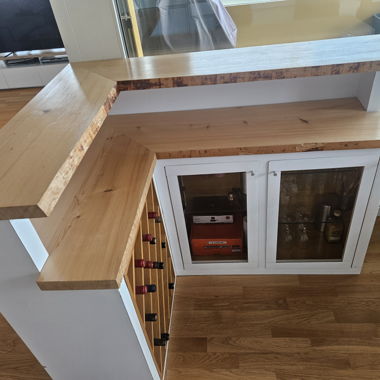 Mobile bar artigianale con portabottiglie