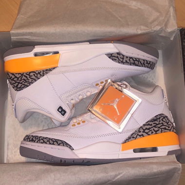 Woman Air Jordan 3 Retro yellow