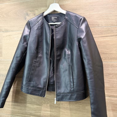 Veste en cuir noire Friends like this