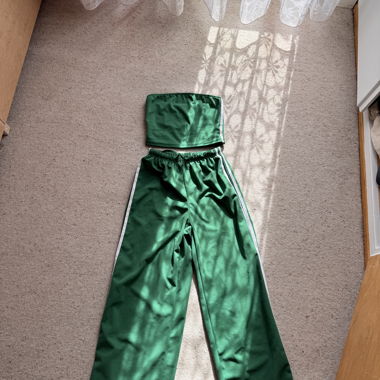 Set due pezzi bandeau e pantaloni verde