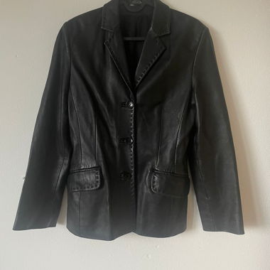 Blazer nero in pelle di Diletta Lelli