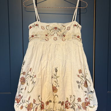 ZARA besticktes Kleid