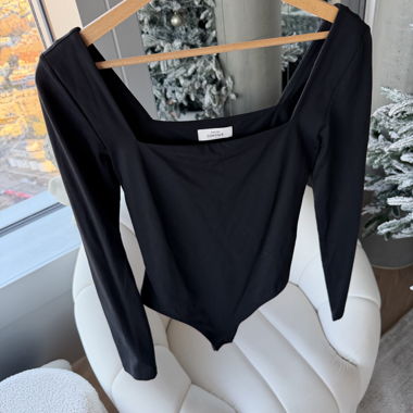 Body noir à encolure carrée Square Neck Babaton Aritzia
