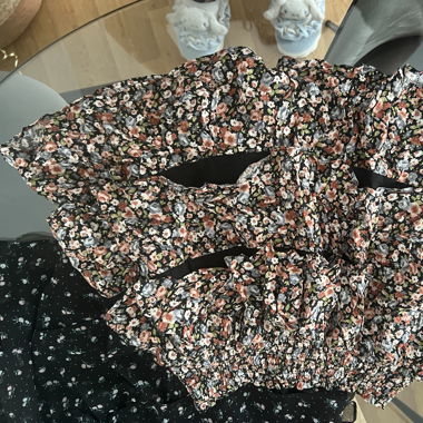 Fluffy floral short skirts 