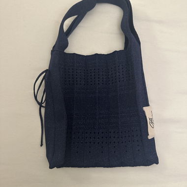 Dunkelblaue Strick-Schultertasche