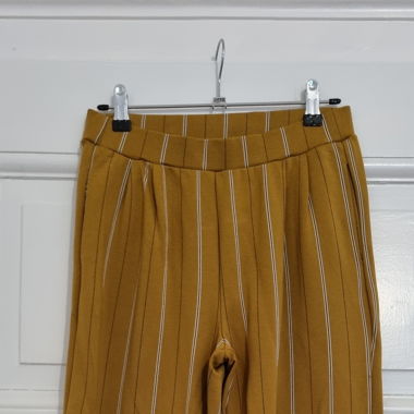 Trousers with pockets