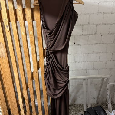 Abito marrone drappeggiato