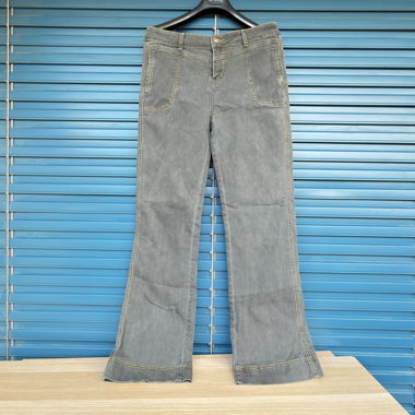 Bootcut-Jeans für Frauen Grau Y.Yendi Gelbe Kontrastnähte