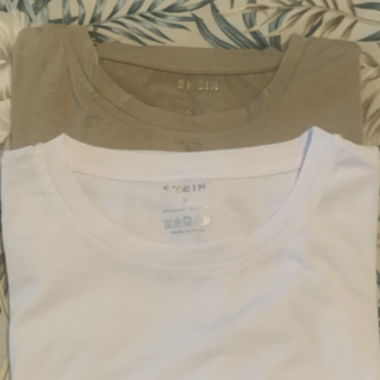 lot de deux t-shirts SHEIN neuf
