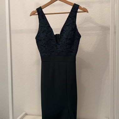 Dunkelgrünes Spitzenkleid