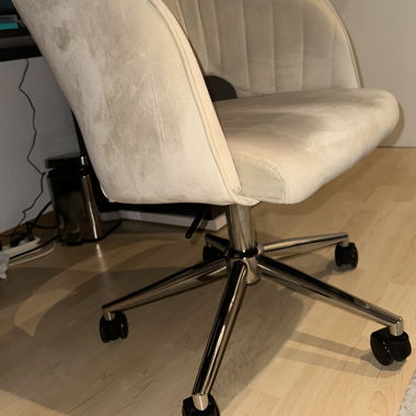 New chair sold without wheels