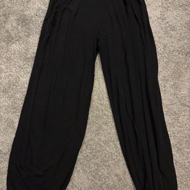 Pantaloni neri a gamba larga