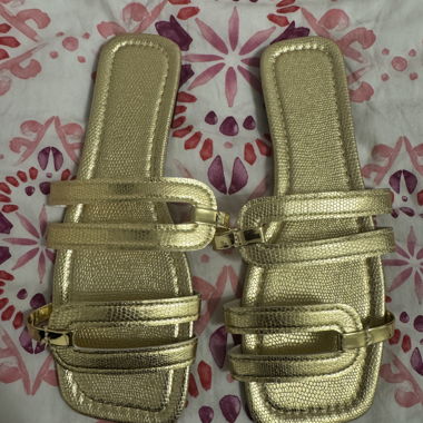 Goldene flache Sandaletten Gr. 40