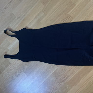 Schwarzes enges Kleid 