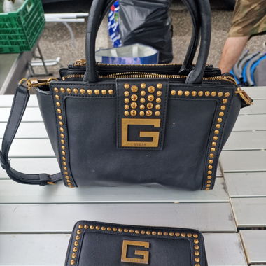 Guess Handtasche und Portemonaie 